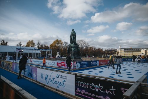 Große Rollschuhbahn bei der Stadtwerke Karlsruhe WINTERZEIT