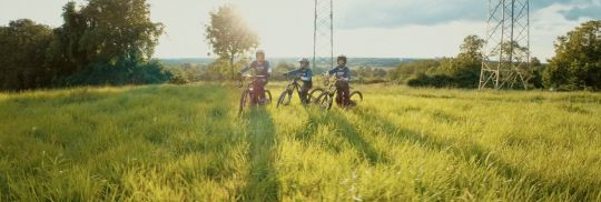 Biker auf der Wiese