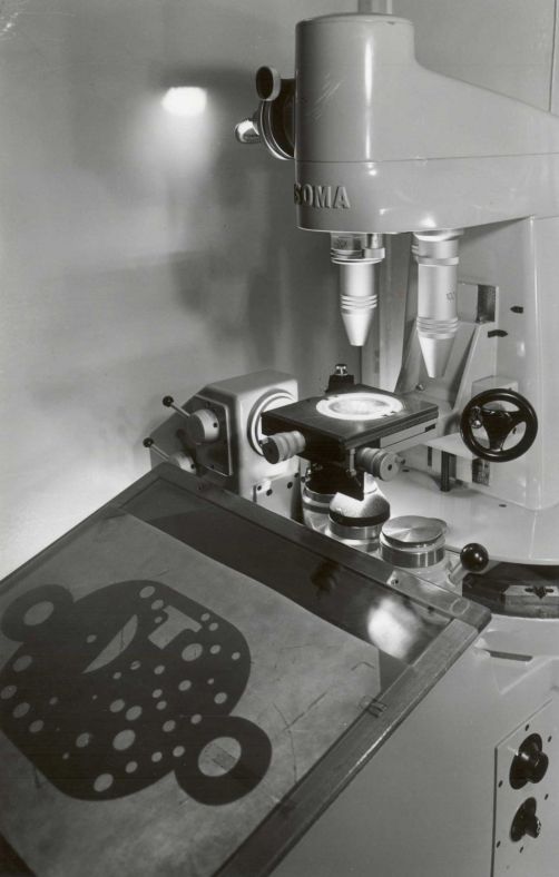 Kontrolle der Platine, PUW, 1960/65