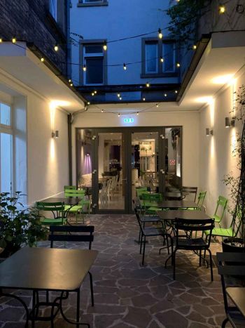 Innenhof des Restaurants "My heart beats vegan" in Karlsruhe