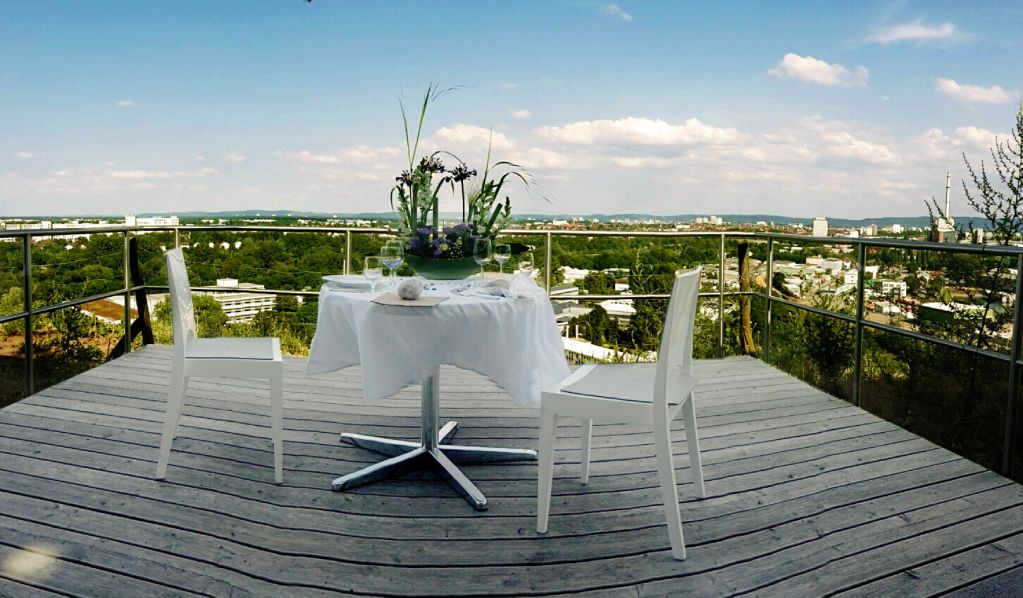 Schlemmen mit unglaublichem Ausblick auf der Terrasse