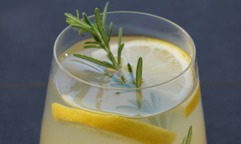 Erfrischende Trinkwasser-Cocktails