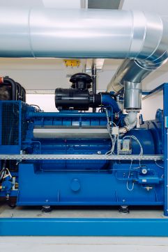 Die Netzersatzanlage - früher als Notstromaggre gat bezeichnet - versorgt das Wasserwerk bei Bedarf mit Strom.