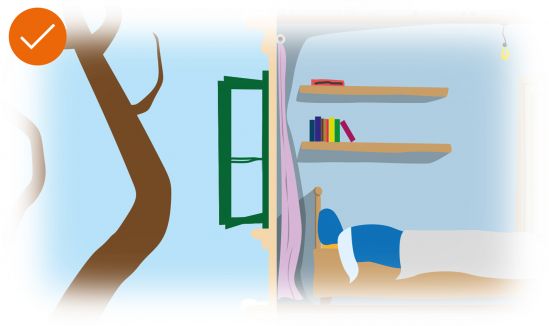 Offenes Fenster im Schlafzimmer