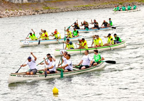 Rheinbrüder Karlsruhe bei Kanufahrt