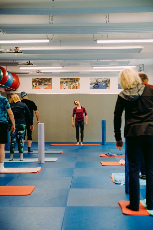 Aufwärmen fürs Pilatestraining beim Polizeisportverein PSV in Durlach-Aue.