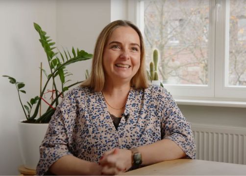 Firdevs Kaplaner, Sachgebietsleiterin der AWO Schulische Hilfen, die von der Hanne-Landgraf-Stiftung unterstützt werden.