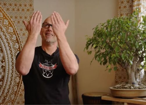 Christian Fritz gibt an Schulen Trommelkurse, die von der Hannes Landgraf-Stiftung getragen werden.