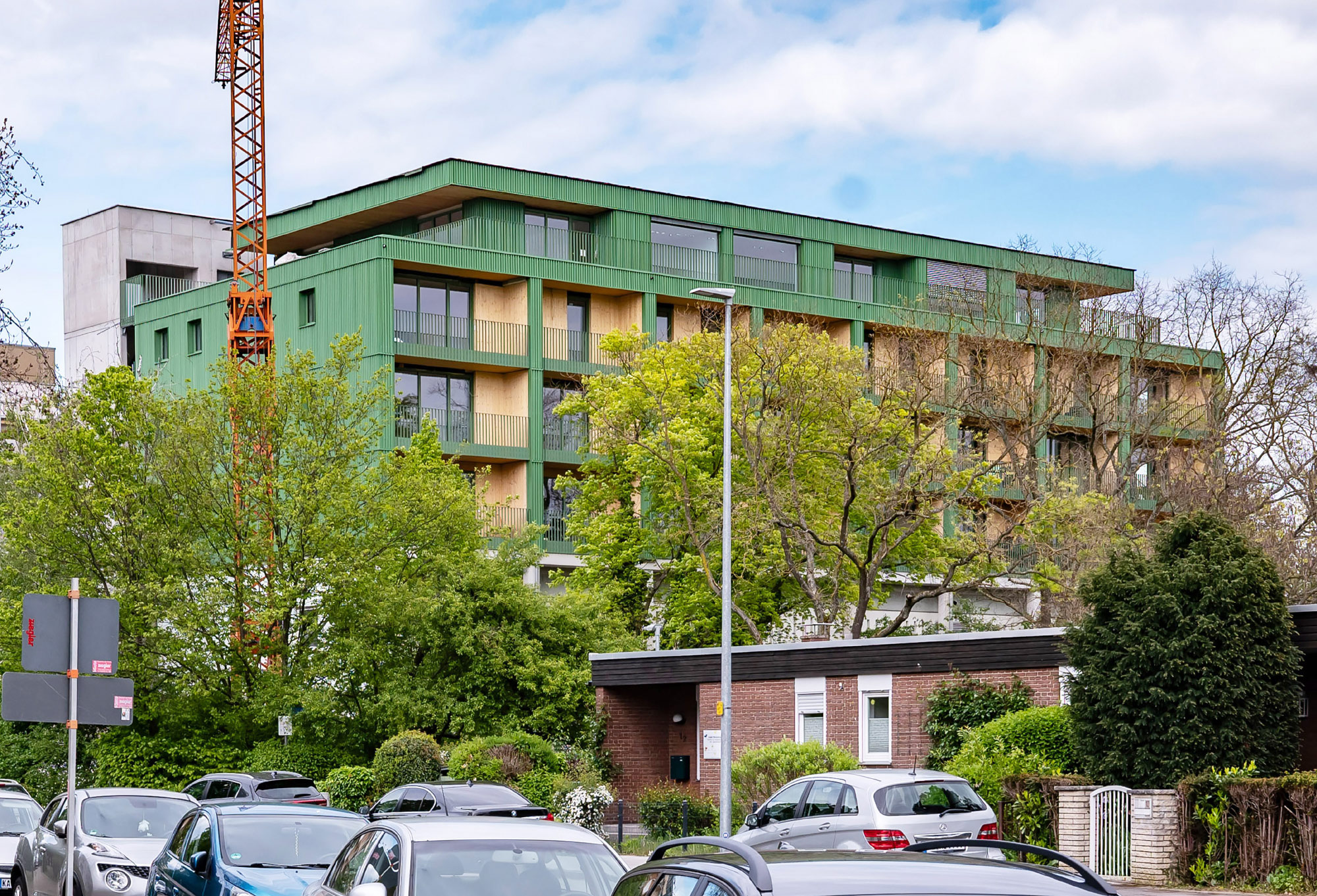 Wohngebäude aus Holz in der Nordweststadt von Karlsruhe