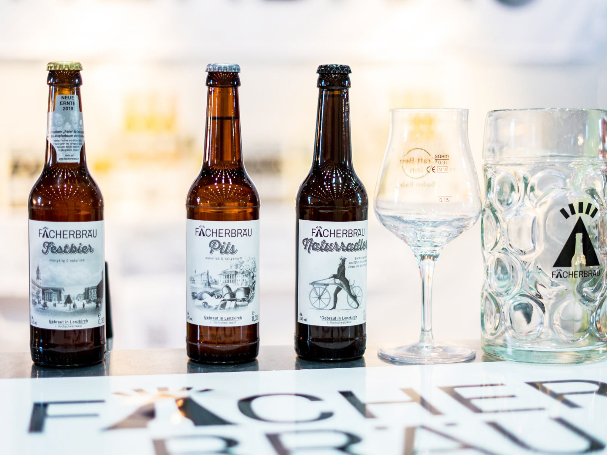 Bierflaschen mit unterschiedlichen Etiketten
