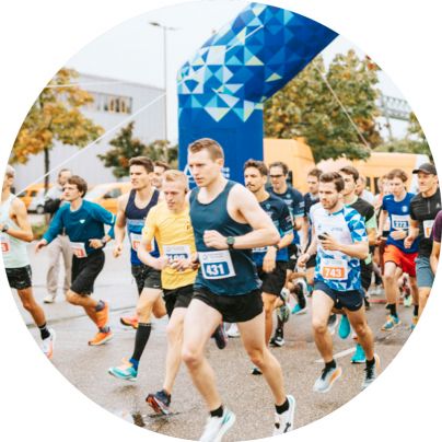 Teilnehmerinnen und Teilnehmer beim Volkslauf in Karlsruhe