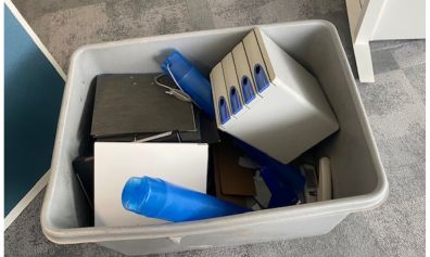 Kiste der Stadtwerke Karlsruhe mit recycelbarem Büromaterial