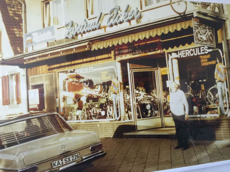 Erstes Ladenlokal von Zweirad Eicker in der Durmersheimer Straße
