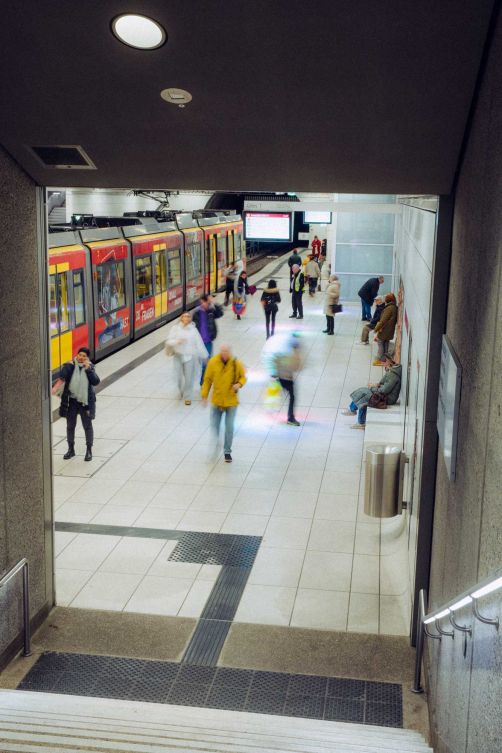 Mehr als die Hälfte (57,7 Prozent) der Karlsruher Haushalte erreichen zu Fuß innerhalb von fünf Minuten die nächste Straßenbahn-Haltestelle. 