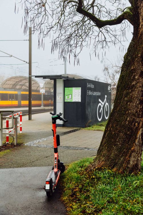Während multimodale Mobilität die Nutzung verschiedener Verkehrsmittel je nach Situation bezeichnet, ist mit intermodaler Mobilität die Kombination von Fahrrad, Bus und Bahn auf einer Strecke gemeint. 