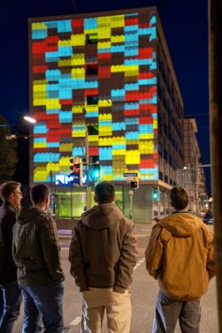 Bild Kunst Jonas Denzel an Gebäude Karlsruhe