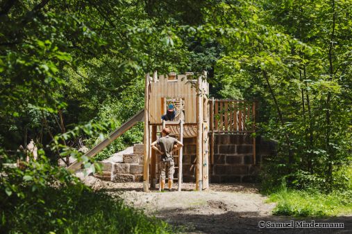 Der beliebte Spielplatz »Affenplätzle« mitten im Oberwald ist frisch modernisiert.
