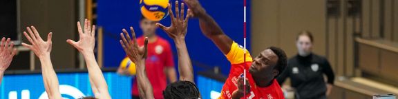 Angriff gegen Block Baden Volleys