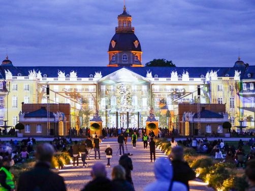Schlosslichtspiel mit Blick auf das Schloss