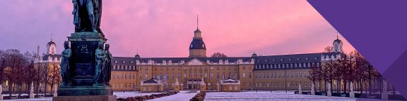 Schloss Karlsruhe in der Abenddämmerung