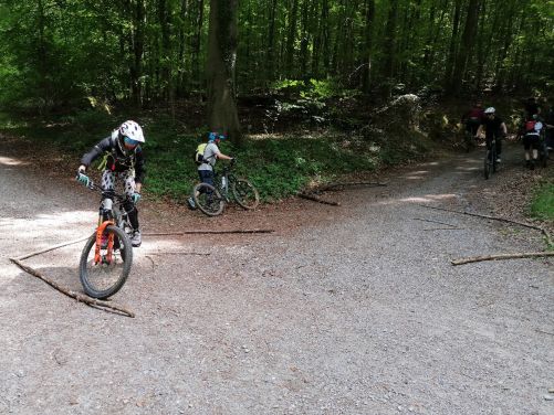 Kurven fahren mit dem Bike