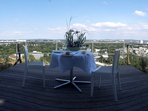 Gedeckter Tisch für das Dinner auf dem Energieberg Karlsruhe