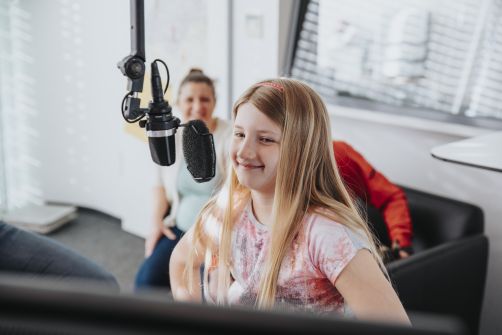 Lola durfte gemeinsam mit den Neue Welle-Moderatoren live moderieren