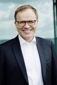 Michael Homann verlängert für 5 weitere Jahre.