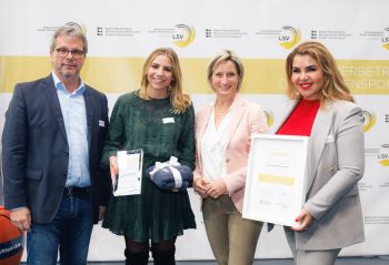 Auf dem Bild sind Geschäftsführerin Iman El Sonbaty (ganz rechts) und Sportlerin Xenia Jost (2. von links) bei der Preisverleihung durch Wirtschaftsministerin Dr. Nicole Hoffmeister-Kraut und Jürgen Scholz, Präsident des Landessportverbands Baden-Württemberg, zu sehen. stets LSVBW/Fabian Schumacher