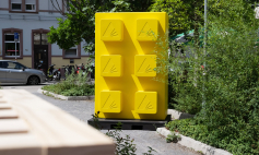 Dialog zur Kampagne „Zukunftsbaustein“: Oberbürgermeister Frank Mentrup und Stadtwerke-Geschäftsführerin Iman El Sonbaty auf dem Rüppurrer Wochenmarkt