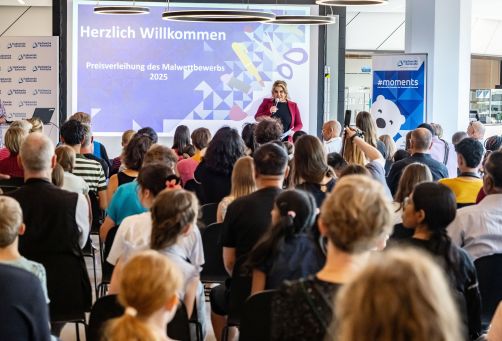 Viele der Schülerinnen und Schüler brachten zur Preisverleihung Eltern, Geschwister und Lehrerinnen und Lehrer zu den Stadtwerken mit.