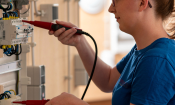 Women-Power am Girls‘Day: Stadtwerke Karlsruhe laden Schülerinnen in Ausbildungswerkstatt ein