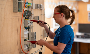Frauen-Power am Girls‘Day: Stadtwerke Karlsruhe laden Schülerinnen in Ausbildungswerkstatt ein