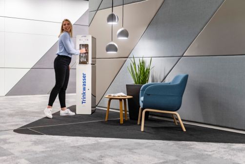 Produktbild Trinkwasserbar mit Frau