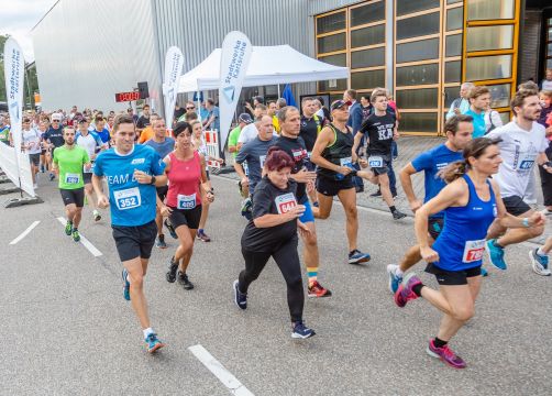 Die Freude am Laufen und eine gute gemeinsame Zeit stehen beim Volkslauf im Vordergrund. Im Bild der Start von 2019. Fotograf: Jens Kolb